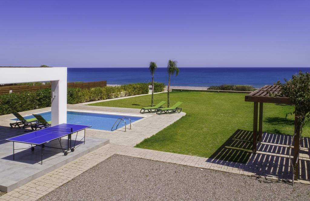 לקניה Antonoglou Beach Villas - Waterfront Luxury Retreat מראה חיצוני תמונה
