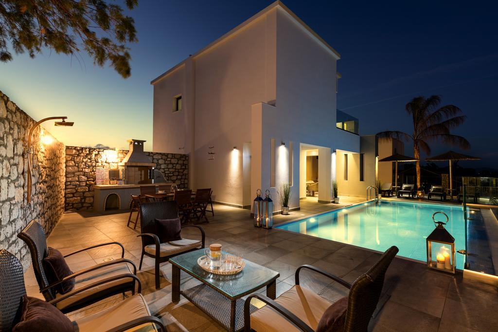 לקניה Antonoglou Beach Villas - Waterfront Luxury Retreat מראה חיצוני תמונה