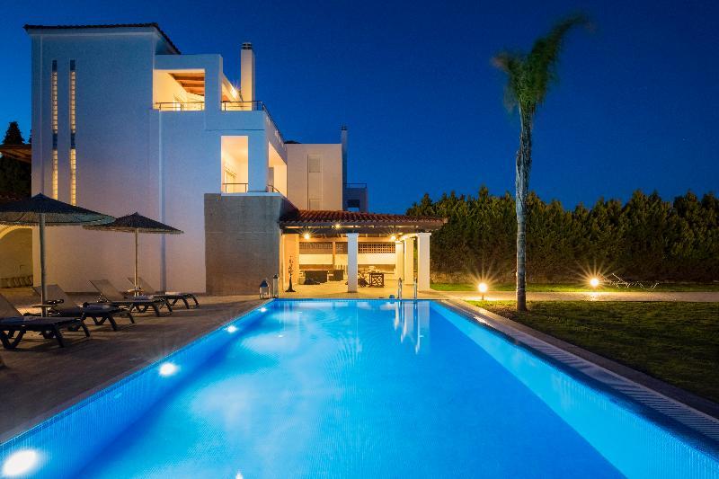 לקניה Antonoglou Beach Villas - Waterfront Luxury Retreat מראה חיצוני תמונה